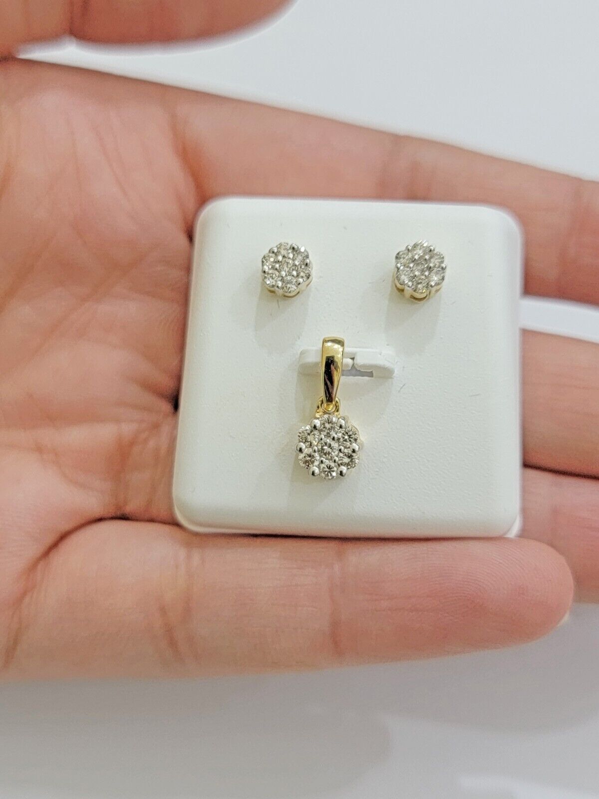 10k Yellow Gold Diamond Necklace Earring Set Ladies Charm Pendant stud Real Diam