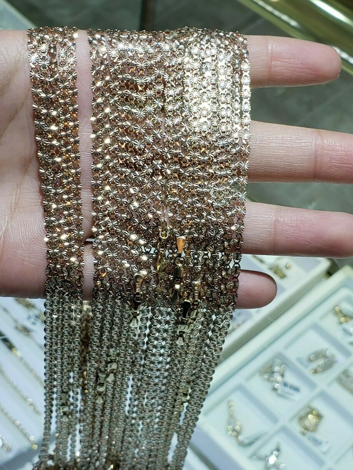 10k Gold Ladies Necklace 18