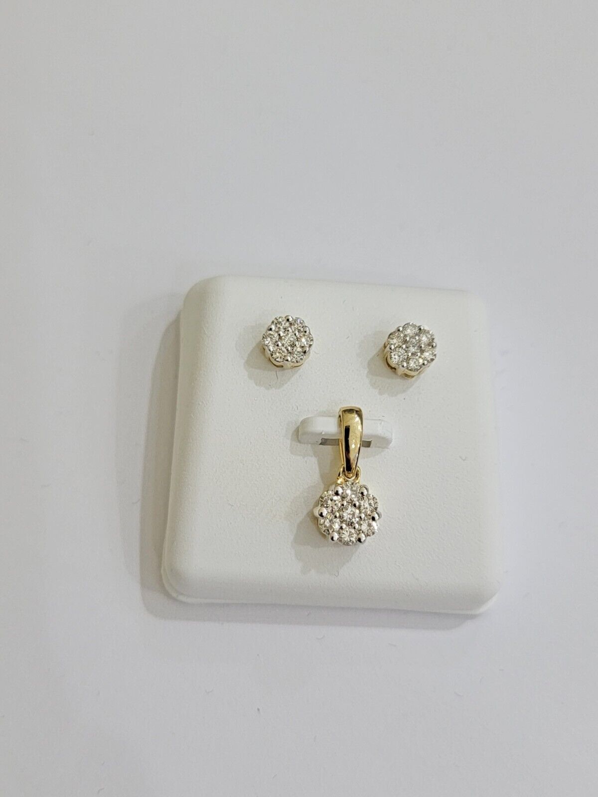 10k Yellow Gold Diamond Necklace Earring Set Ladies Charm Pendant stud Real Diam